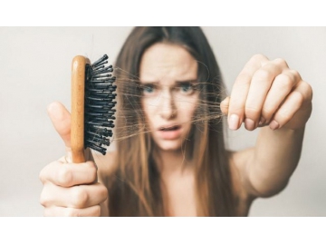 Những nguyên nhân gây rụng tóc khiến tóc bạn ngày càng ít